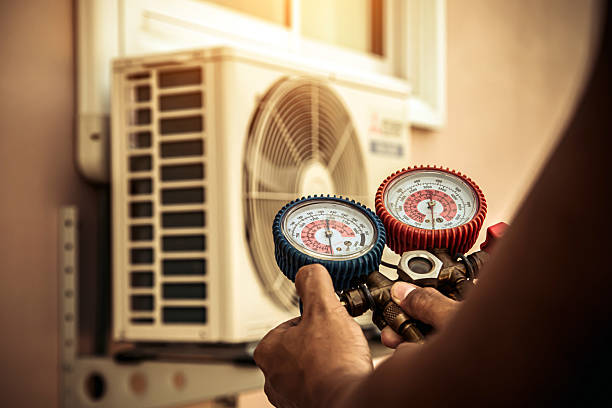 Professional Hvac technician working in Barnardsville, NC